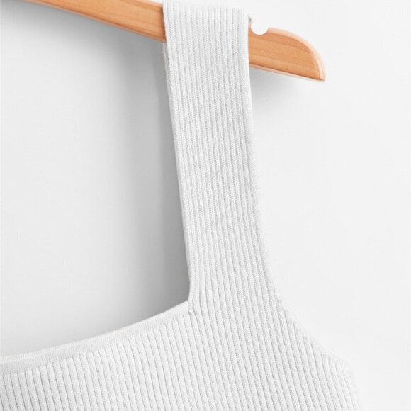 White Casual Women's Ribbed Knit Sweater Vest - Picture 3 of 4